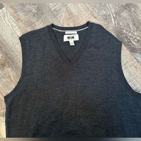 Joseph Abboud Men's Gray 100% Extra Fine Merino Wool V Neck Sweater Vest Large - Picture 2 of 4